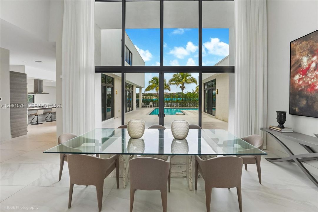 For Sale: $3,695,000 (6 beds, 8 baths, 7681 Square Feet)