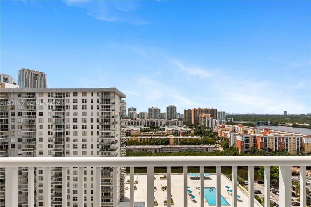 For Sale: $420,000 (1 beds, 1 baths, 1104 Square Feet)