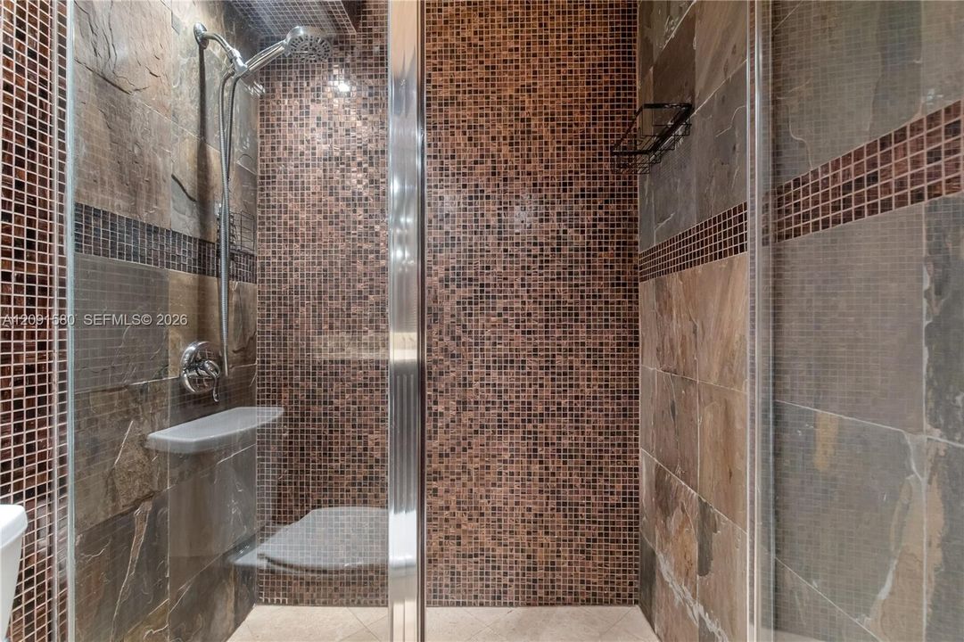 For Sale: $420,000 (1 beds, 1 baths, 1104 Square Feet)