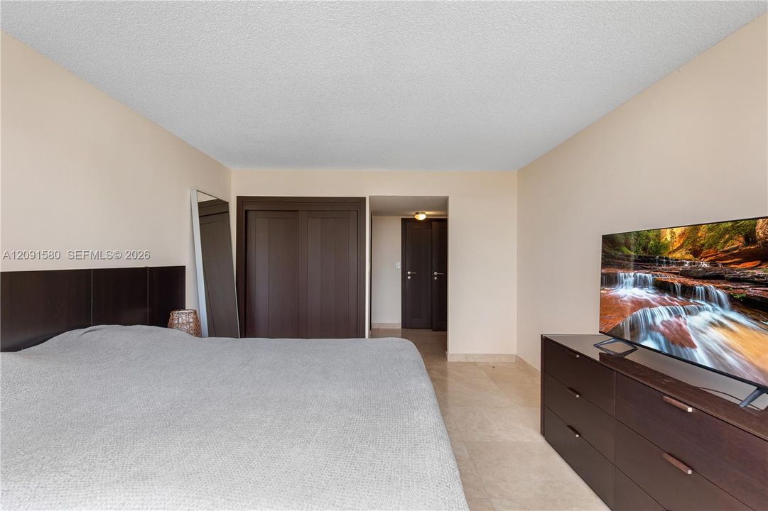 For Sale: $420,000 (1 beds, 1 baths, 1104 Square Feet)