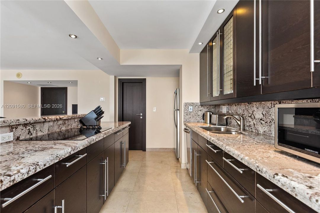 For Sale: $420,000 (1 beds, 1 baths, 1104 Square Feet)