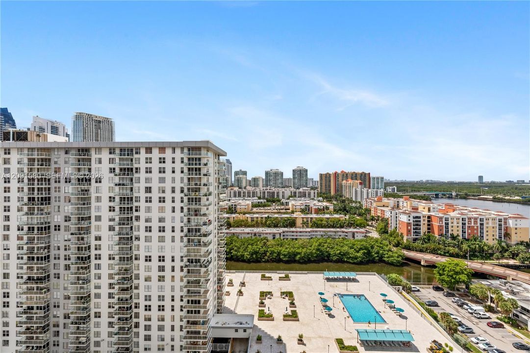 For Sale: $420,000 (1 beds, 1 baths, 1104 Square Feet)