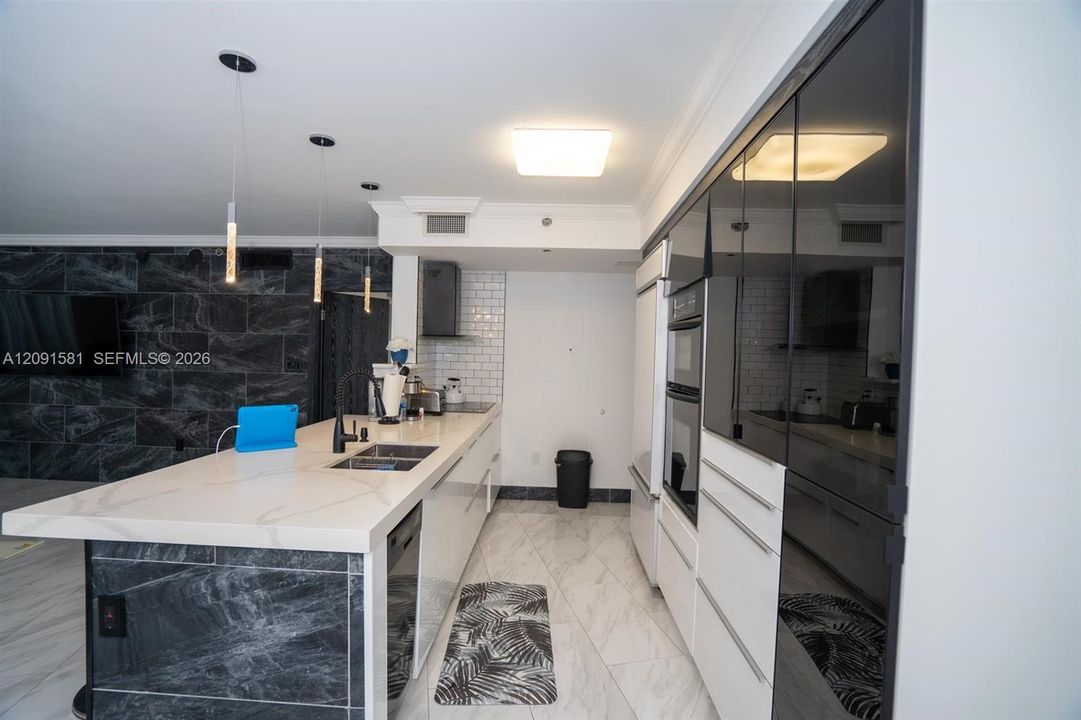 For Rent: $6,500 (2 beds, 2 baths, 1782 Square Feet)