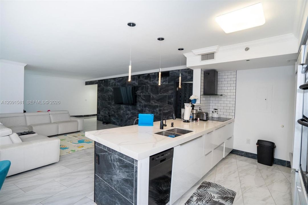 For Rent: $6,500 (2 beds, 2 baths, 1782 Square Feet)