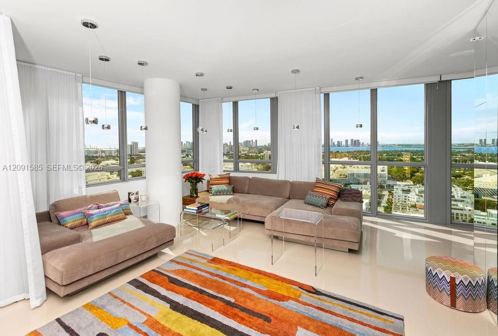 En Venta: $5,100,000 (3 camas, 3 baños, 2354 Pies cuadrados)