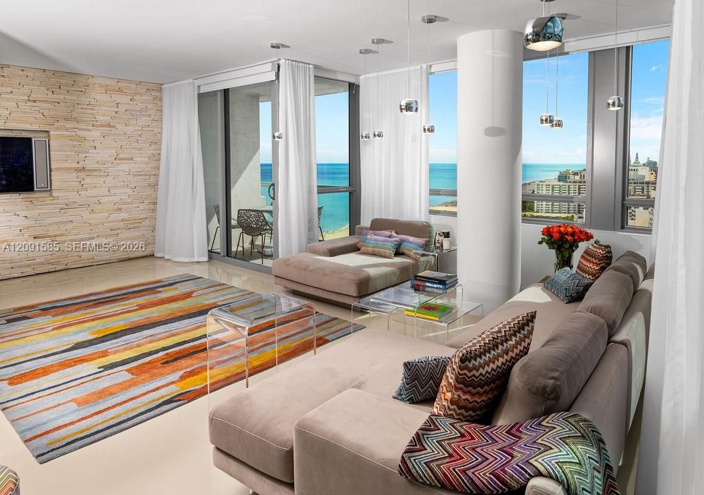 En Venta: $5,100,000 (3 camas, 3 baños, 2354 Pies cuadrados)