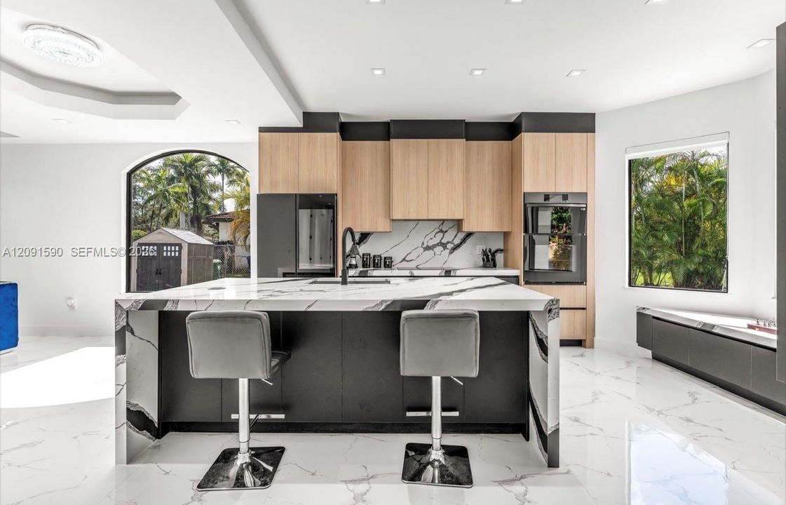 For Sale: $1,200,000 (5 beds, 4 baths, 2612 Square Feet)