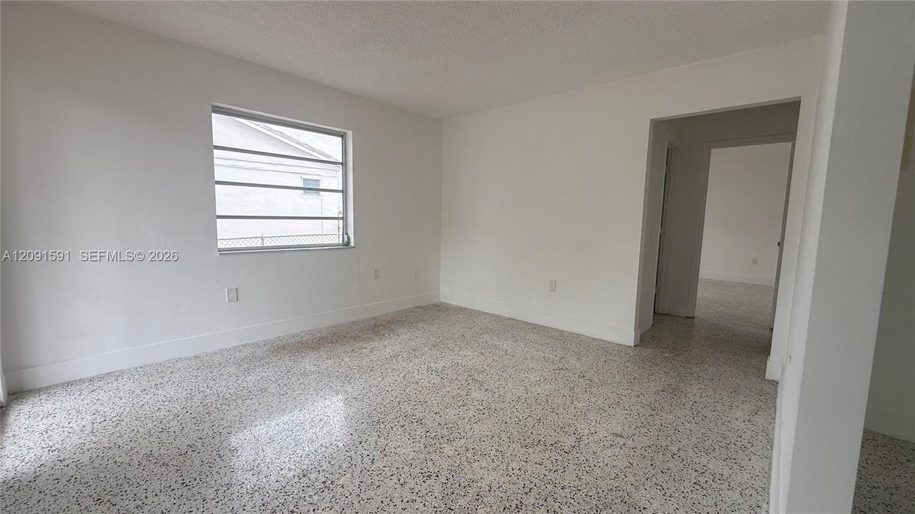 For Rent: $2,450 (2 beds, 1 baths, 985 Square Feet)