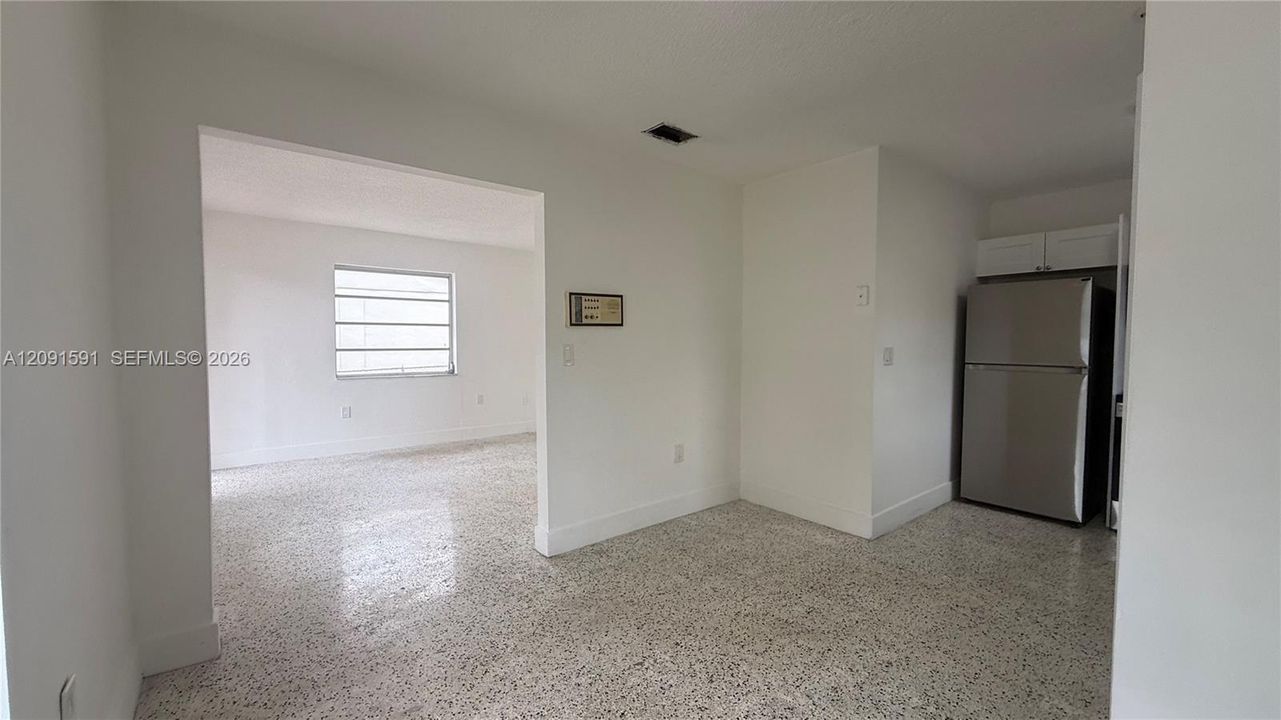 For Rent: $2,450 (2 beds, 1 baths, 985 Square Feet)