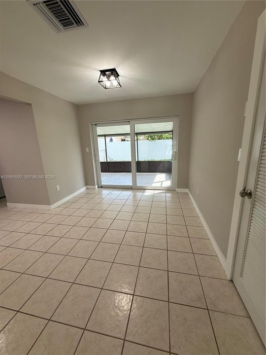 En Renta: $2,400 (3 camas, 1 baños, 1042 Pies cuadrados)