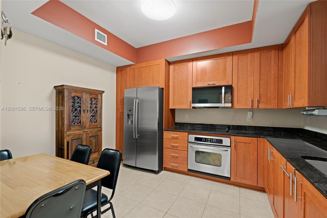 待售: $485,000 (2 贝兹, 2 浴室, 1370 平方英尺)