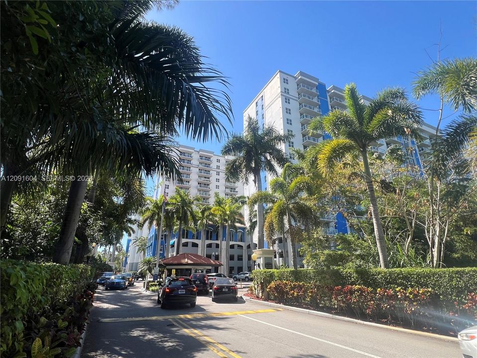 For Sale: $350,000 (2 beds, 1 baths, 1056 Square Feet)