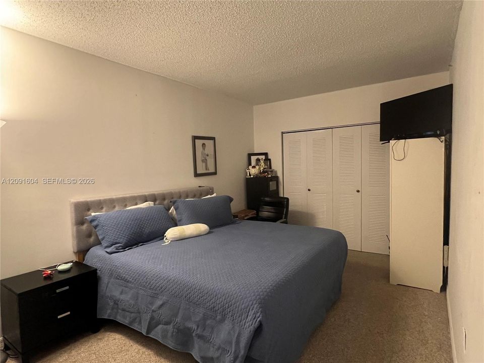 For Sale: $350,000 (2 beds, 1 baths, 1056 Square Feet)