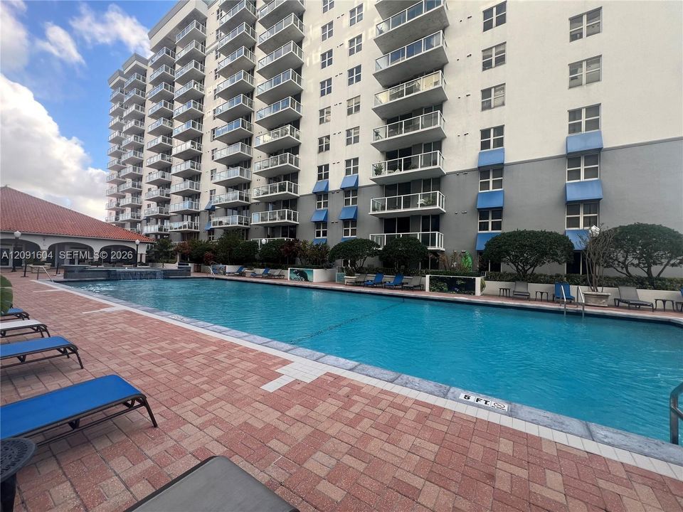 For Sale: $350,000 (2 beds, 1 baths, 1056 Square Feet)