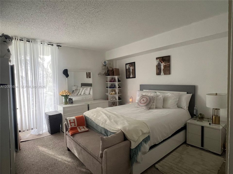For Sale: $350,000 (2 beds, 1 baths, 1056 Square Feet)