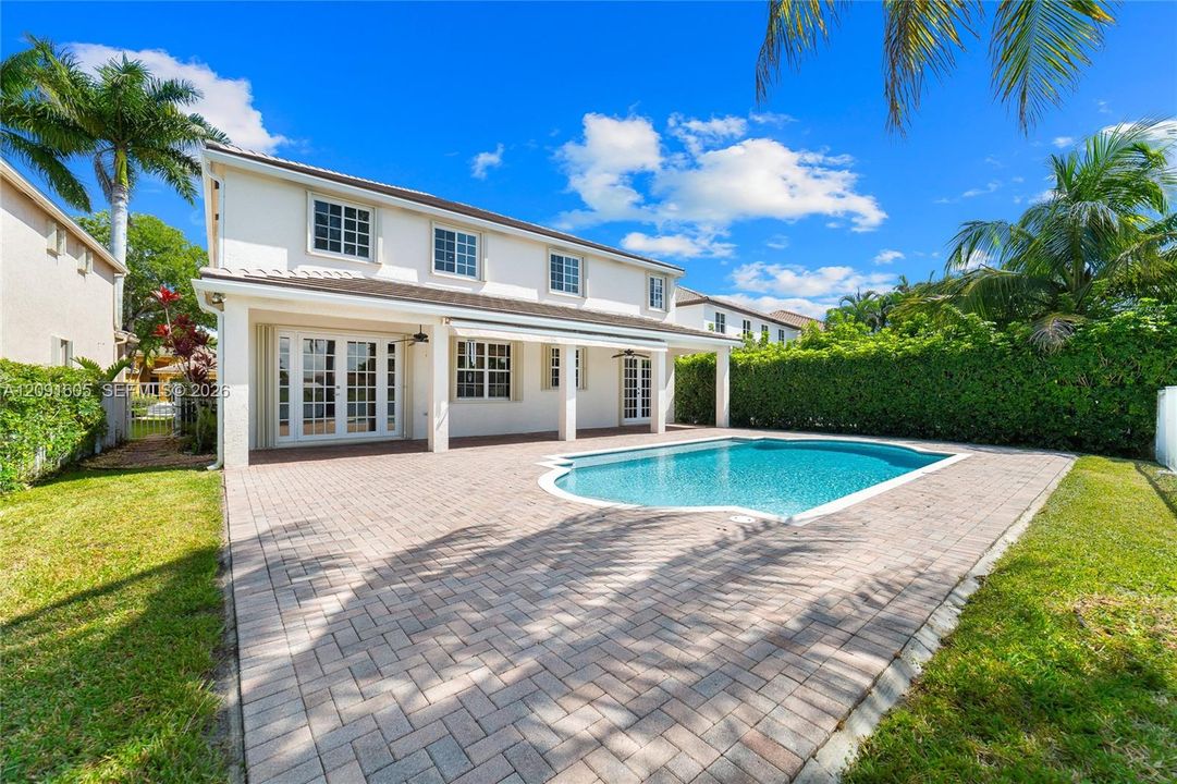 En Venta: $1,500,000 (5 camas, 4 baños, 3336 Pies cuadrados)