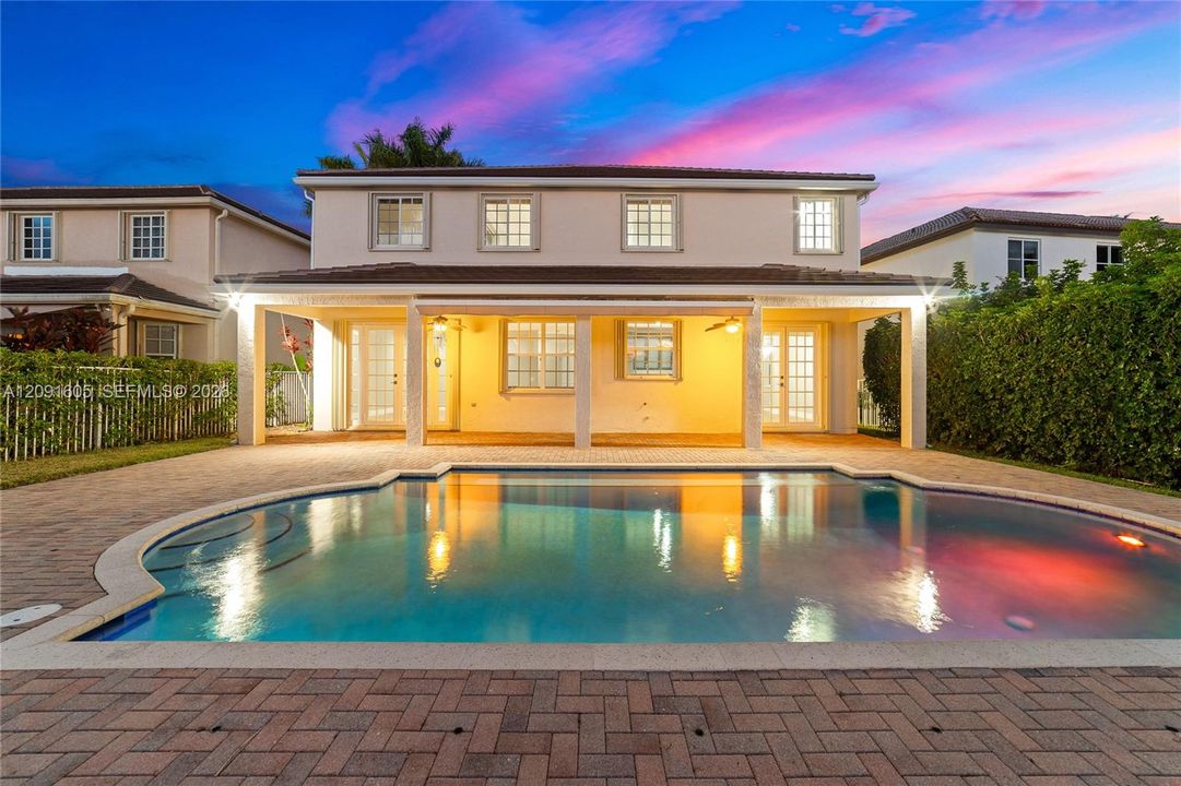 En Venta: $1,500,000 (5 camas, 4 baños, 3336 Pies cuadrados)