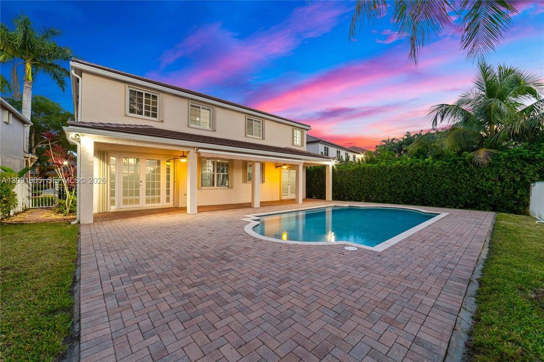 En Venta: $1,500,000 (5 camas, 4 baños, 3336 Pies cuadrados)
