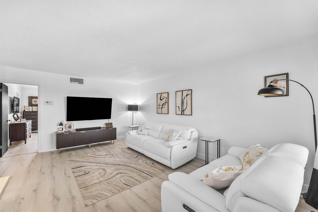 012-806Southeast7thStreet-408-DeerfieldB
