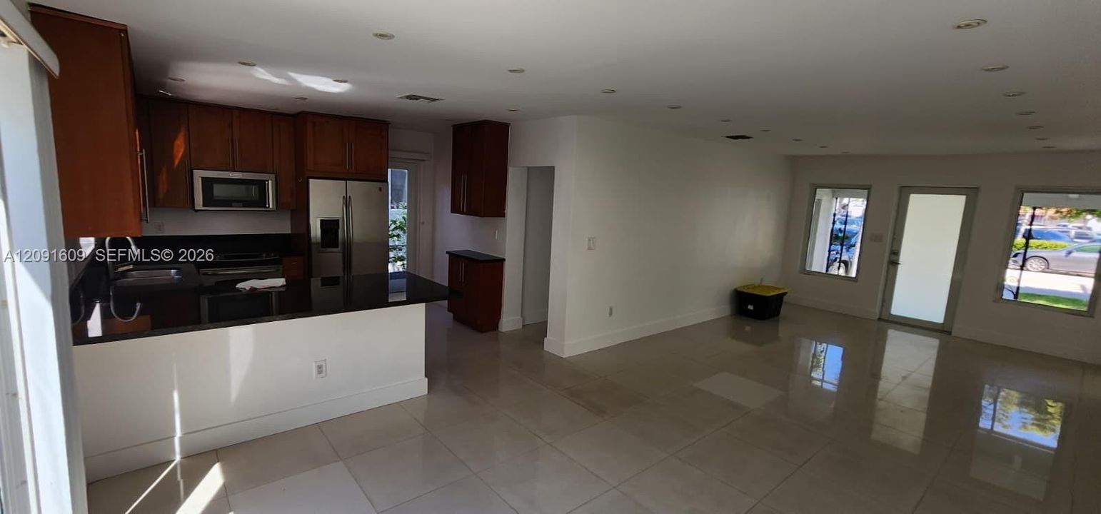 For Rent: $6,600 (4 beds, 3 baths, 1960 Square Feet)