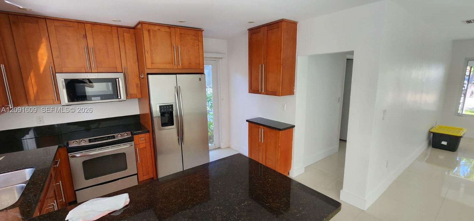 For Rent: $6,600 (4 beds, 3 baths, 1960 Square Feet)
