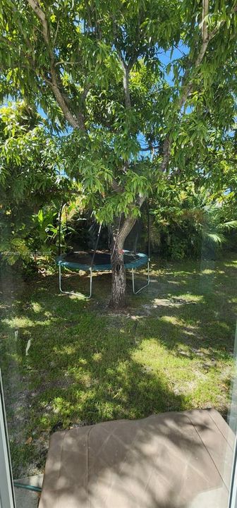 For Rent: $6,600 (4 beds, 3 baths, 1960 Square Feet)