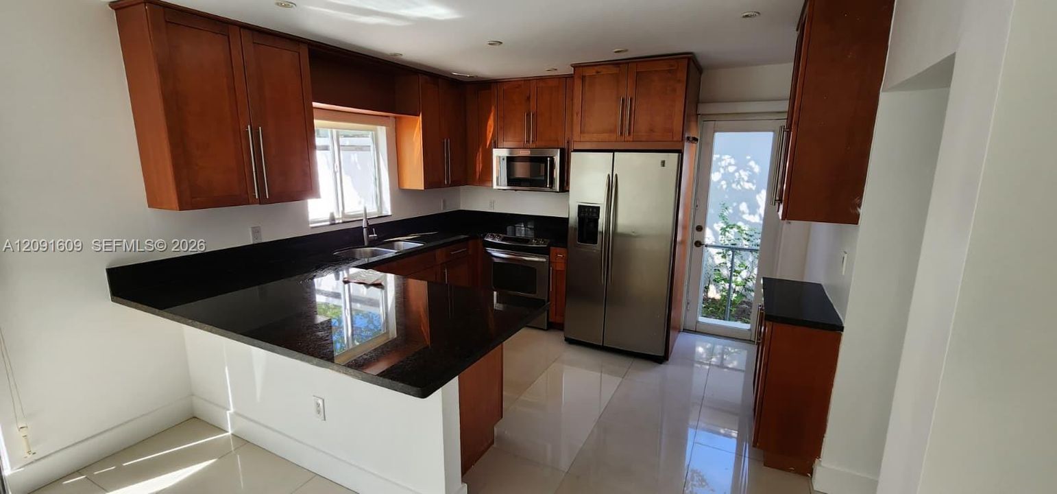 For Rent: $6,600 (4 beds, 3 baths, 1960 Square Feet)