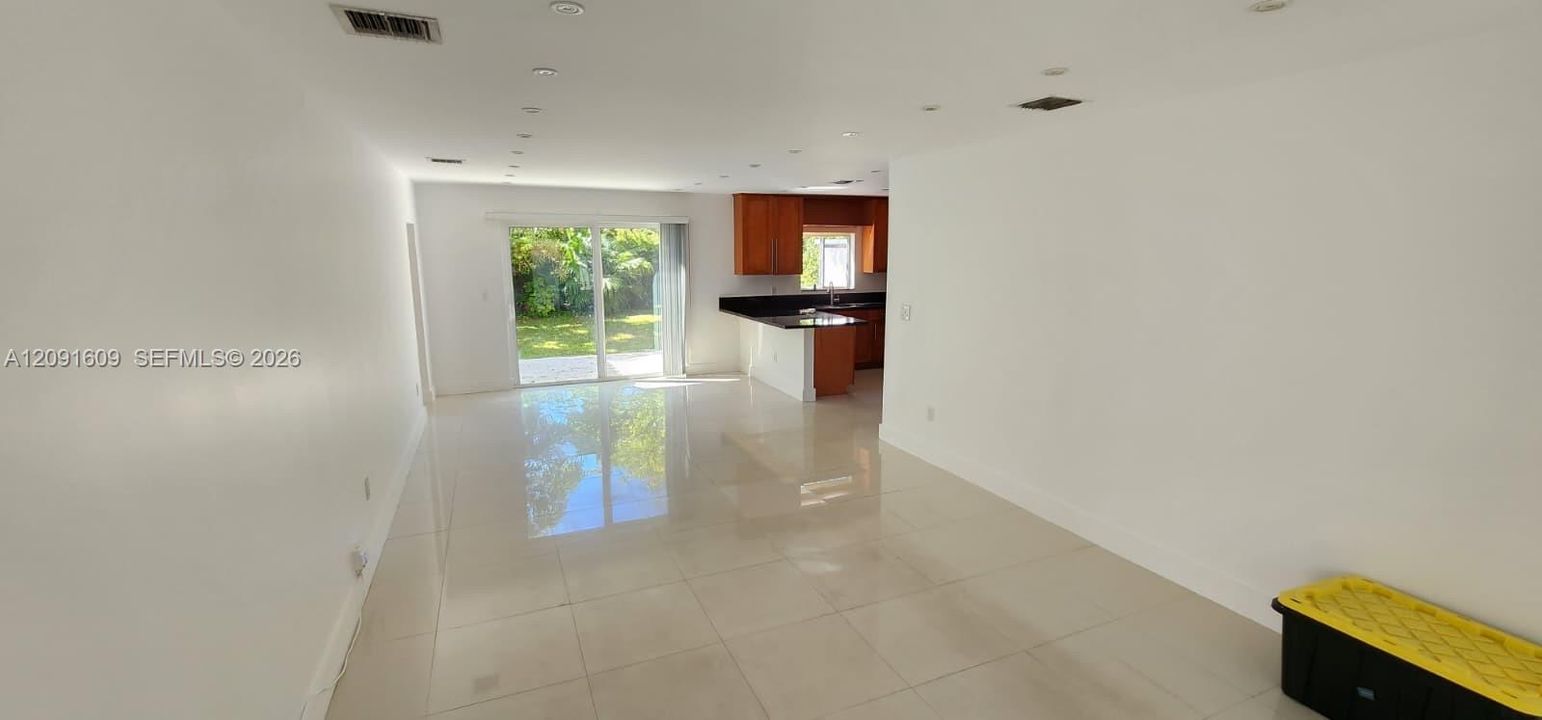 For Rent: $6,600 (4 beds, 3 baths, 1960 Square Feet)