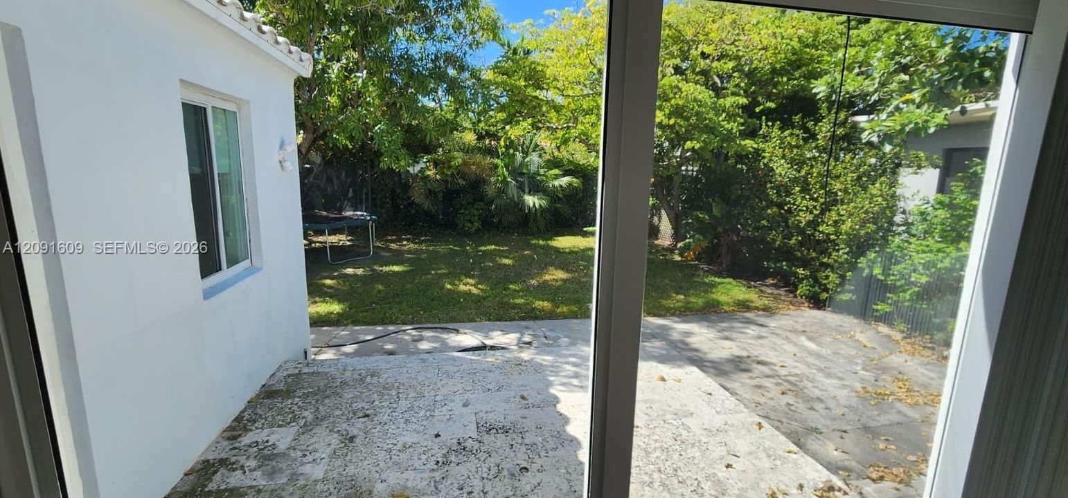 For Rent: $6,600 (4 beds, 3 baths, 1960 Square Feet)