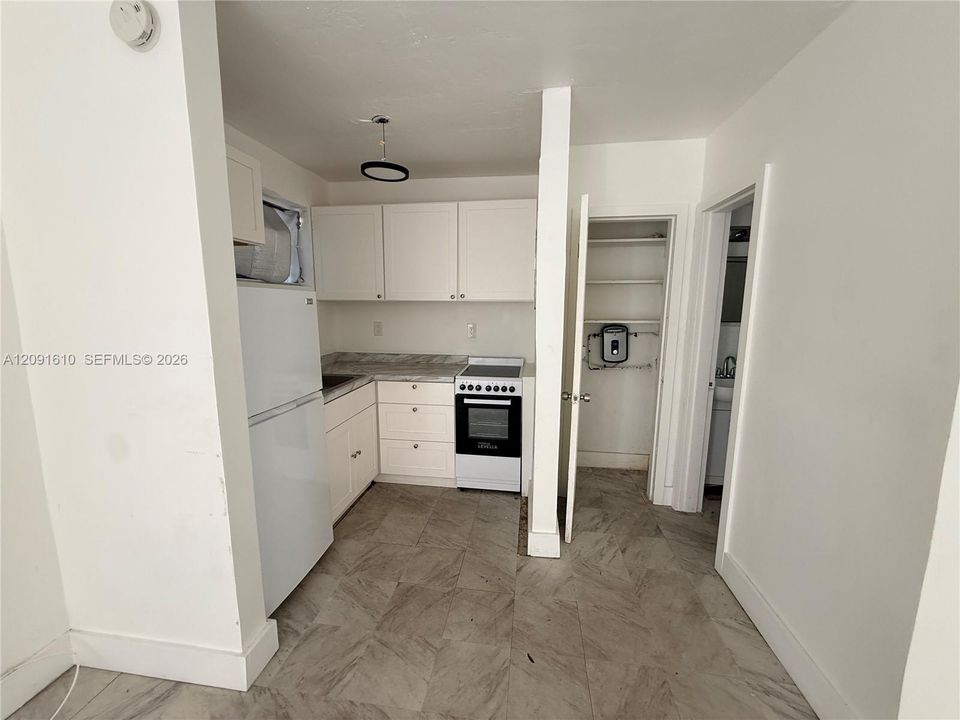 В аренду: $1,350 (0 спален, 1 ванн, 475 Квадратных фут)