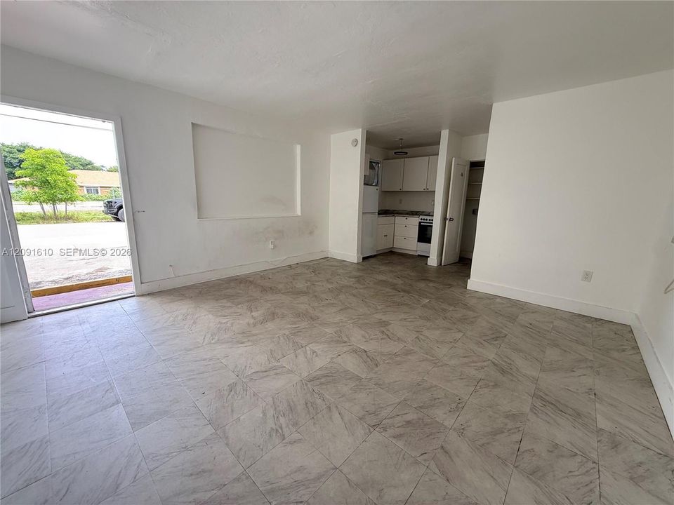 В аренду: $1,350 (0 спален, 1 ванн, 475 Квадратных фут)