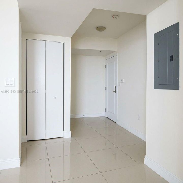 For Rent: $2,800 (2 beds, 2 baths, 902 Square Feet)