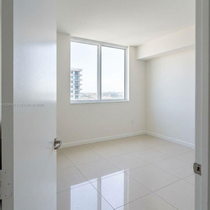 For Rent: $2,800 (2 beds, 2 baths, 902 Square Feet)