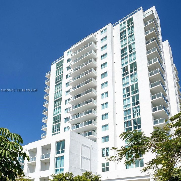 For Rent: $2,800 (2 beds, 2 baths, 902 Square Feet)