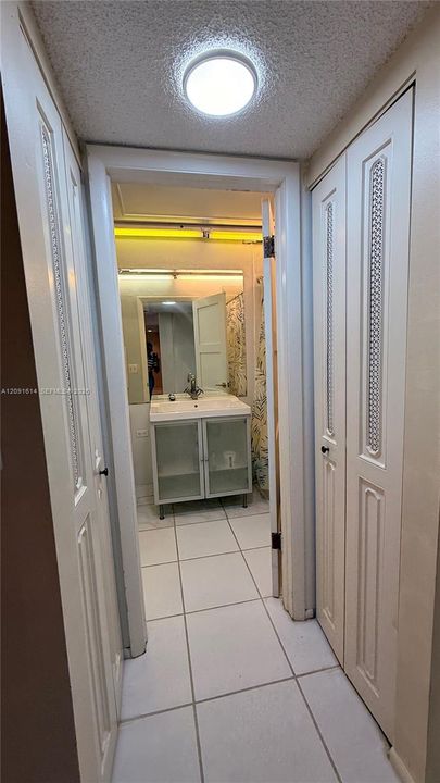 На продажу: $240,000 (2 спален, 2 ванн, 1150 Квадратных фут)