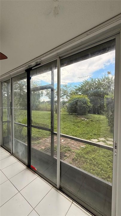 На продажу: $240,000 (2 спален, 2 ванн, 1150 Квадратных фут)