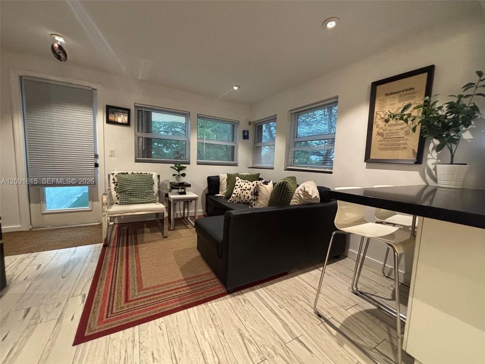 For Rent: $3,250 (2 beds, 2 baths, 1050 Square Feet)
