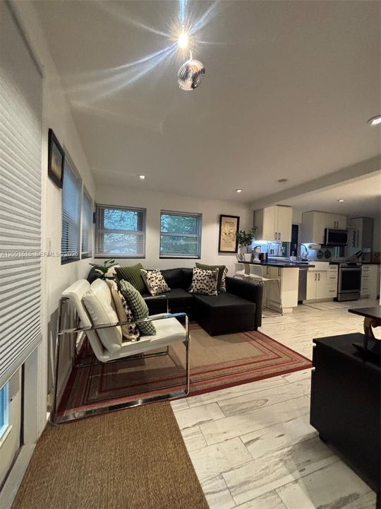 For Rent: $3,250 (2 beds, 2 baths, 1050 Square Feet)