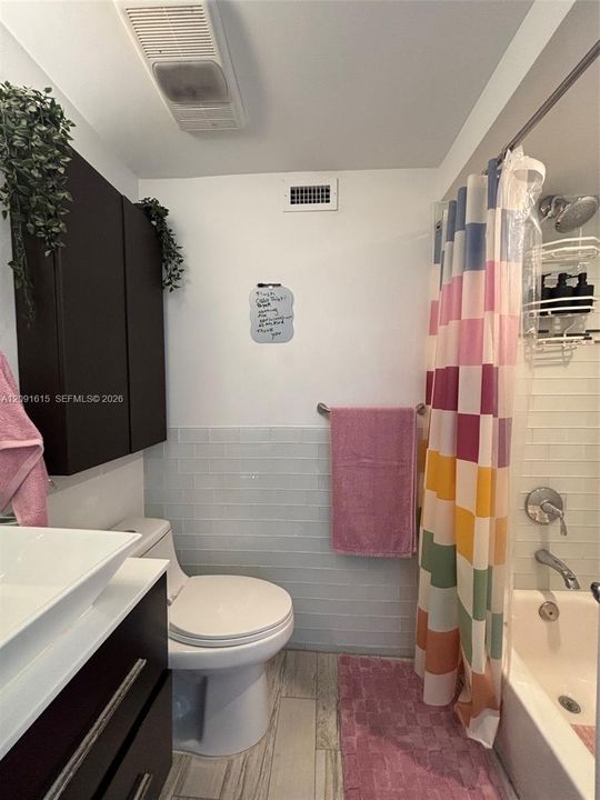 For Rent: $3,250 (2 beds, 2 baths, 1050 Square Feet)