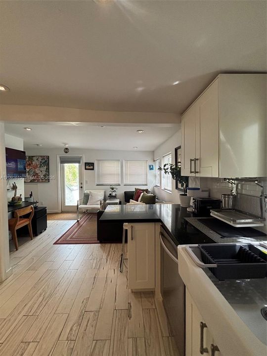 For Rent: $3,250 (2 beds, 2 baths, 1050 Square Feet)
