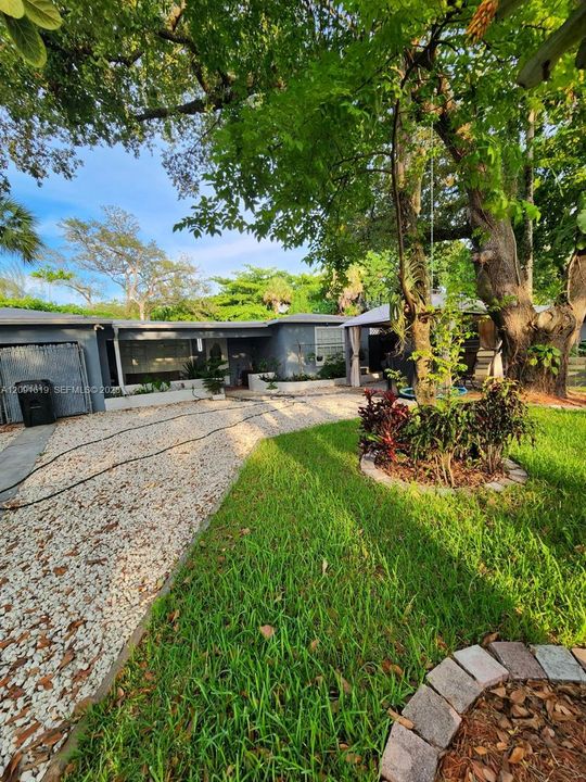 For Sale: $2,650,000 (0.95 acres)