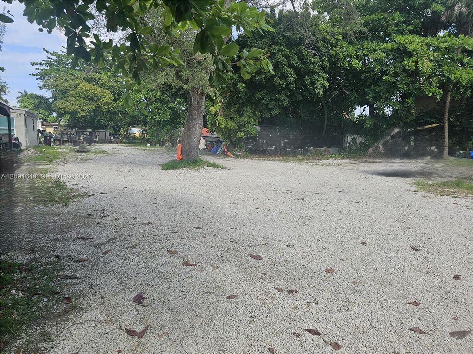 For Sale: $2,650,000 (0.95 acres)