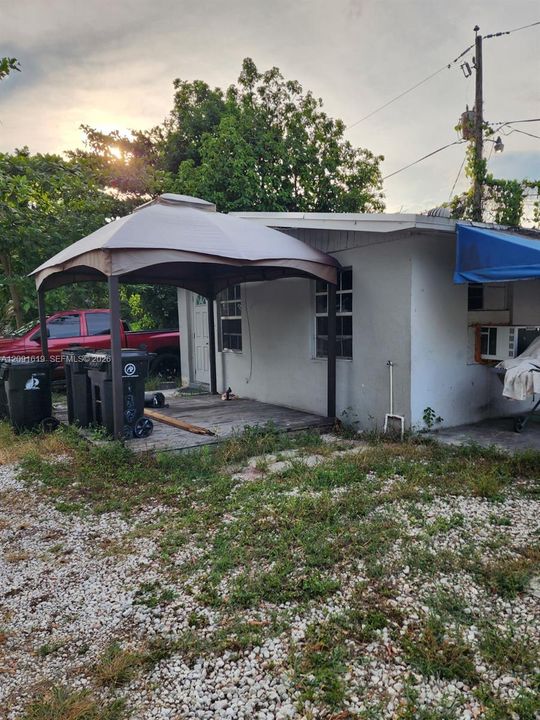 For Sale: $2,650,000 (0.95 acres)