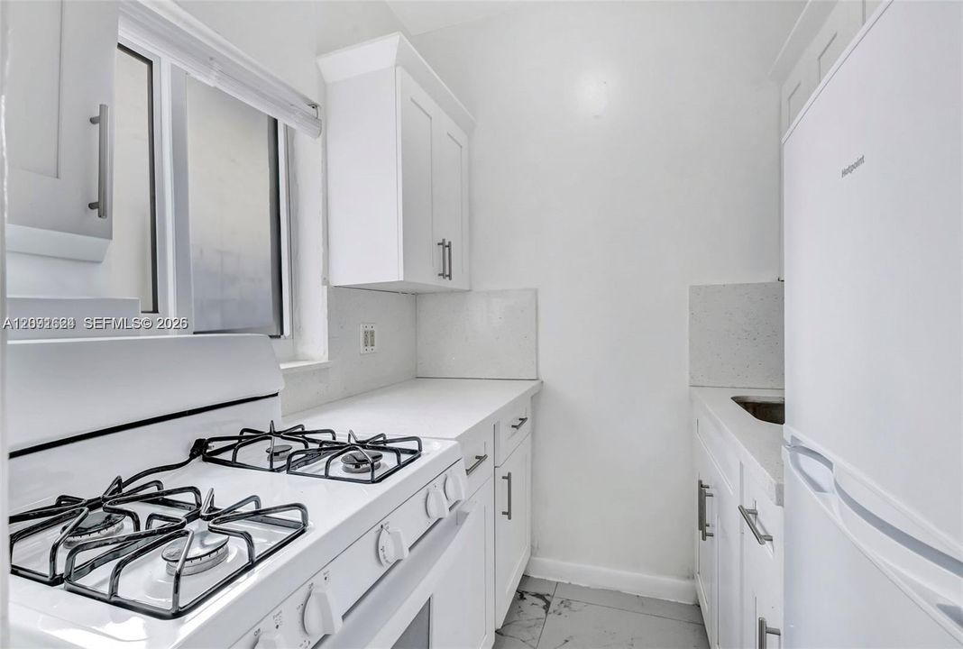 For Rent: $1,800 (1 beds, 1 baths, 438 Square Feet)