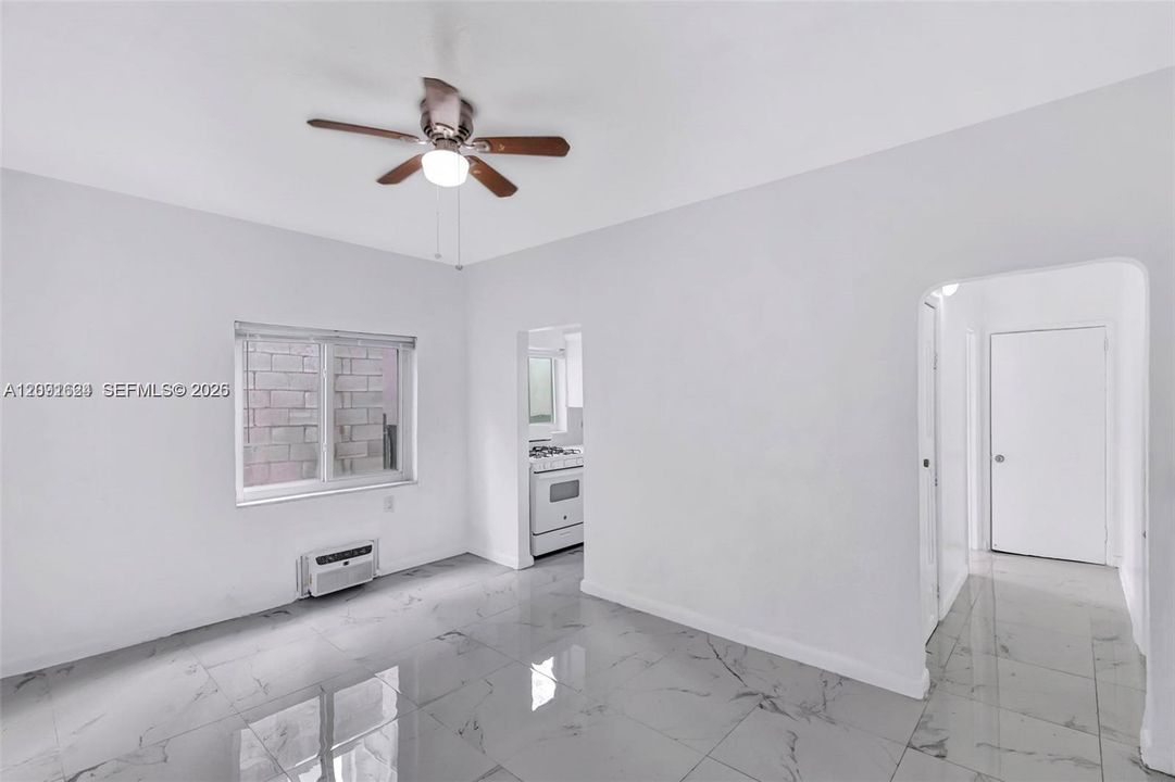 For Rent: $1,800 (1 beds, 1 baths, 438 Square Feet)