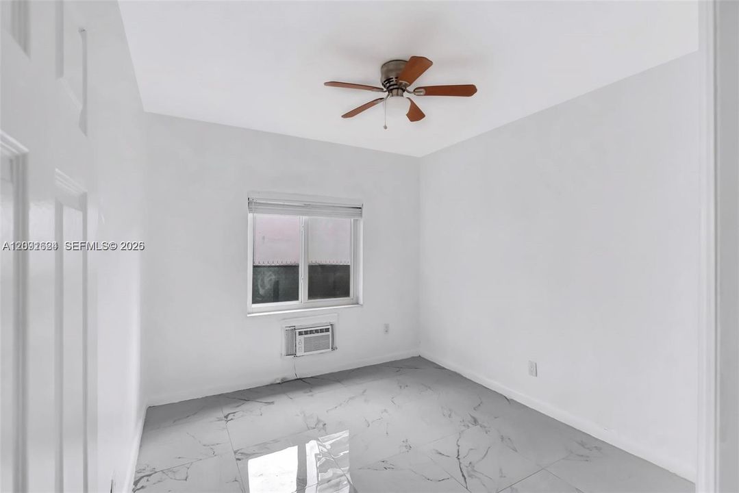 For Rent: $1,800 (1 beds, 1 baths, 438 Square Feet)