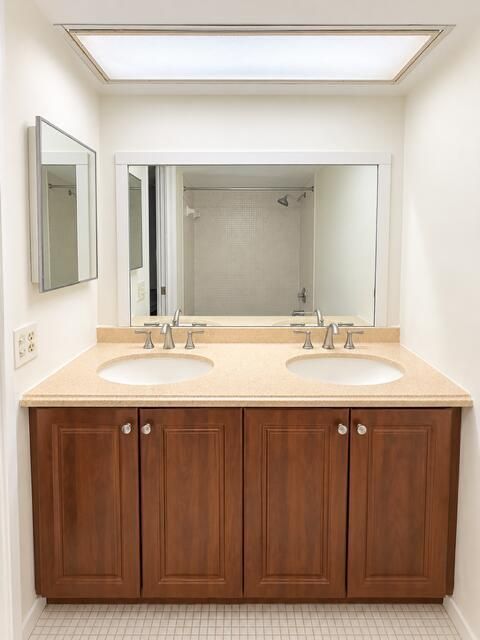 3800 Bathroom double sink