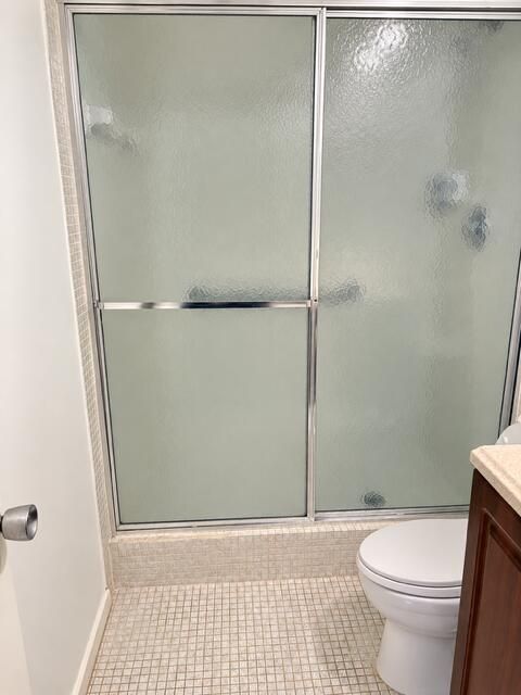 3800 Bathroom shower