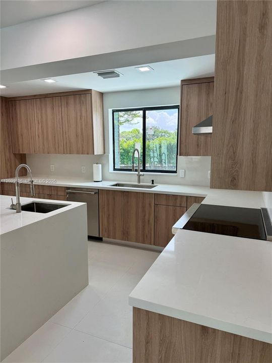 На продажу: $2,495,000 (4 спален, 4 ванн, 2802 Квадратных фут)