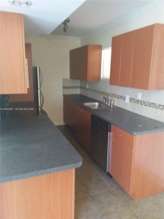 For Rent: $1,650 (1 beds, 1 baths, 660 Square Feet)